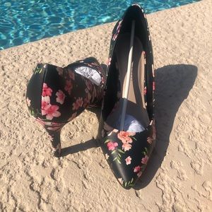 black floral pumps